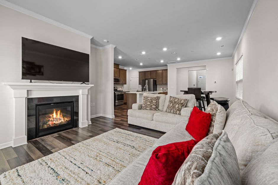 Подсветка зоны у камина: термостойкое размещение ленты и блока питания